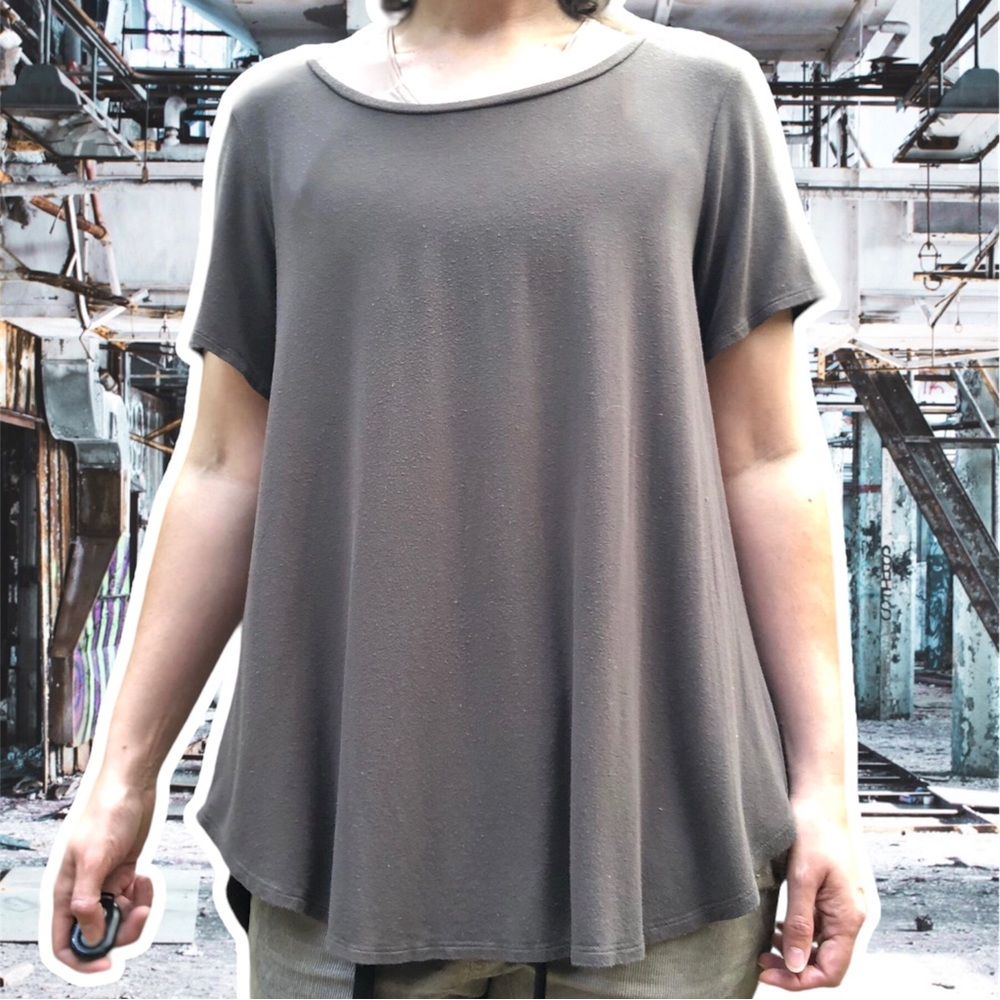 Alfani Woman Oversized Gray T-shirt with Curved Hi-Lo Hem, Size M